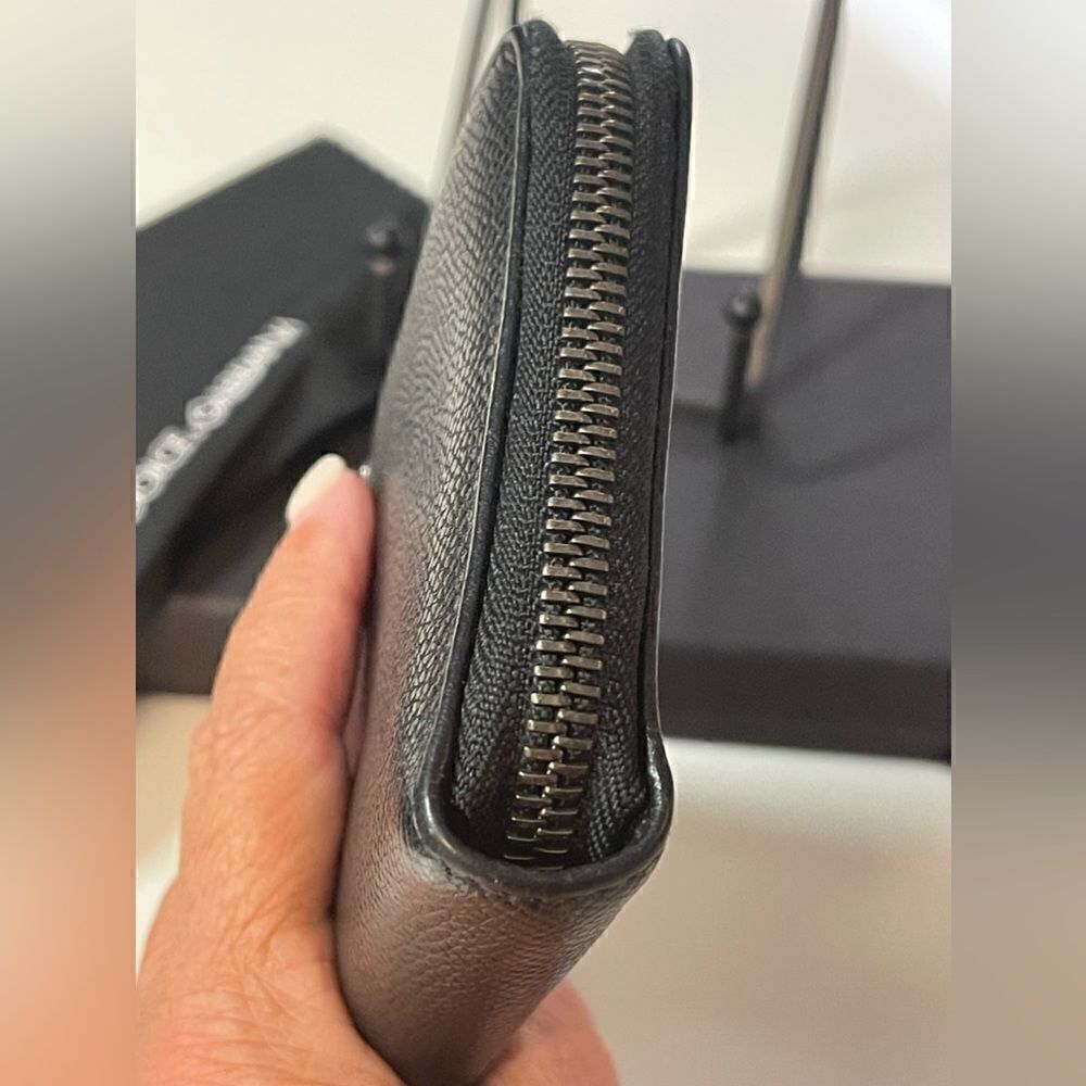 DOLCE & GABBANA Black Dauphine Zip Around Wallet. Calf Skin. Full inclusion. - Picture 3 of 9